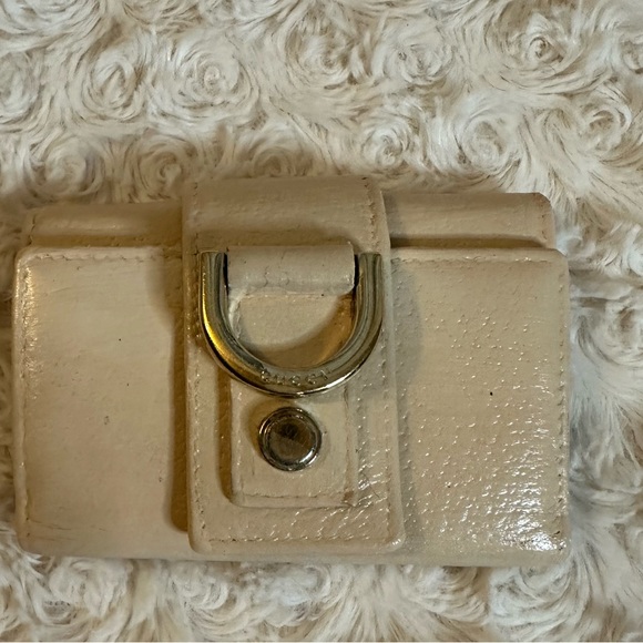 Gucci Logo Embossed key Holder - Picture 1 of 10